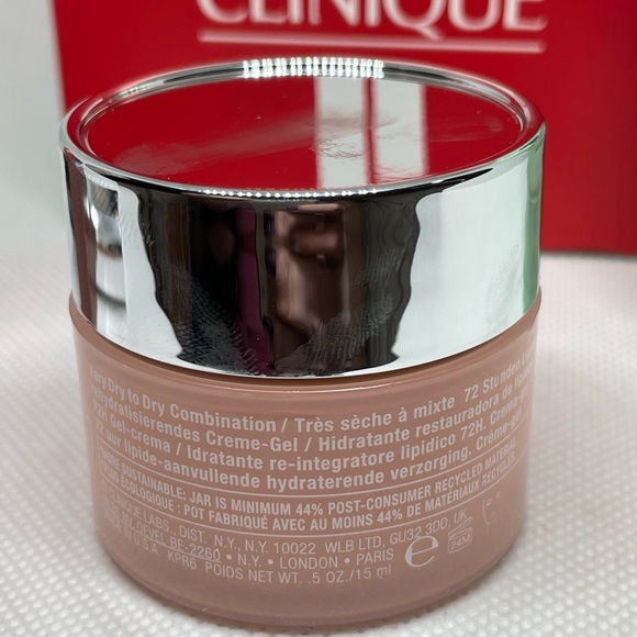 Clinique 4 piece set black mascara bare pop lipstick moisturizer & scrub cream - Picture 11 of 16